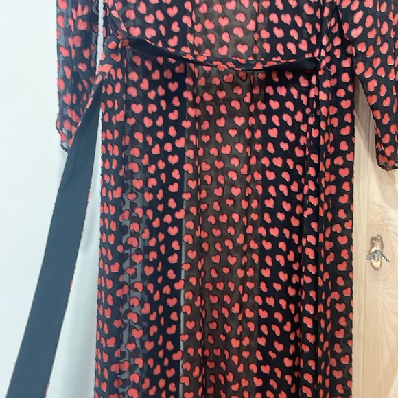 Alice + Olivia Hearts Silk Robe - Picture 7 of 7